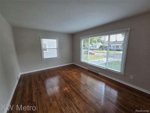4507 Sedgemoor Ave, Royal Oak, MI, 48073-4909 | Card Image