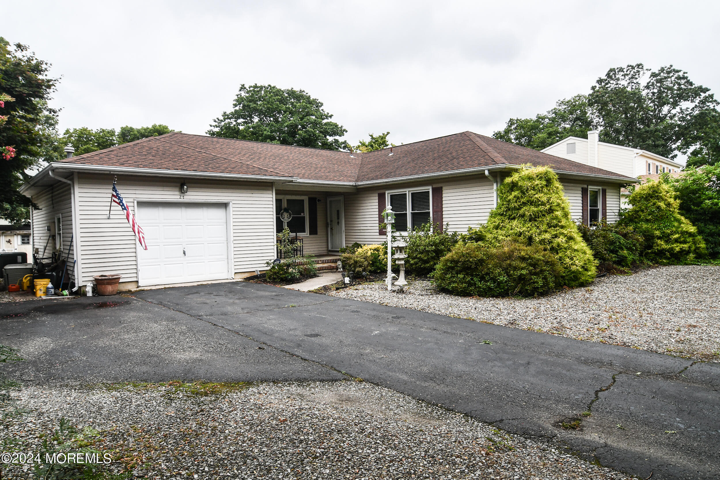 Shasta Ln, Toms River, NJ 08753