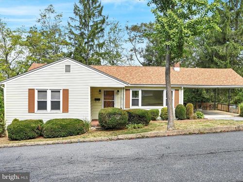 110 Mahantongo Dr, POTTSVILLE, PA, 17901-3115 | Card Image