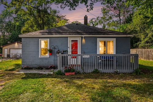 1050 S Crystal Ave, Benton Harbor, MI, 49022-1632 | Card Image