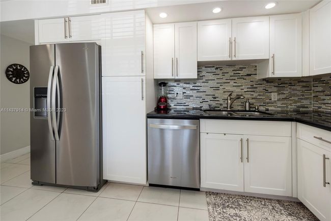 APT-202 - 625 Oaks Dr, Condo with 3 bedrooms, 3 bathrooms and null parking in Pompano Beach FL | Image 12
