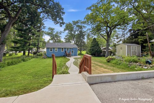 4813 Wildwood Dr, McHenry, IL, 60051-9421 | Card Image