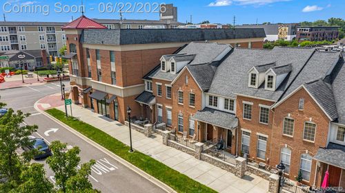 11 N Squirrel Rd, Auburn Hills, MI, 48326-4002 | Card Image