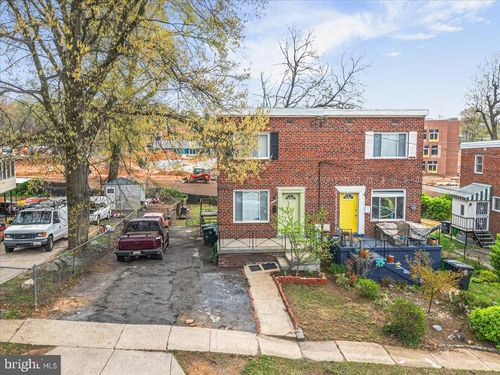 5225 59th Ave, RIVERDALE, MD, 20737-3203 | Card Image