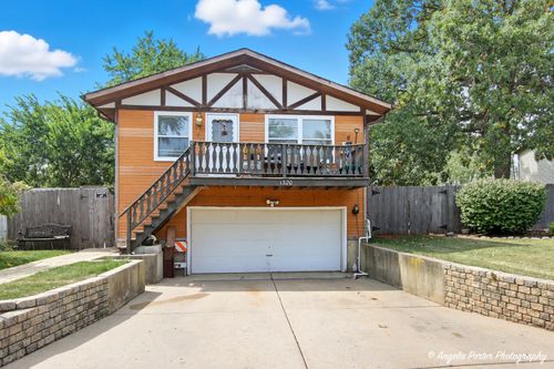 1320 Glenview Ct, Round Lake Beach, IL, 60073-2050 | Card Image
