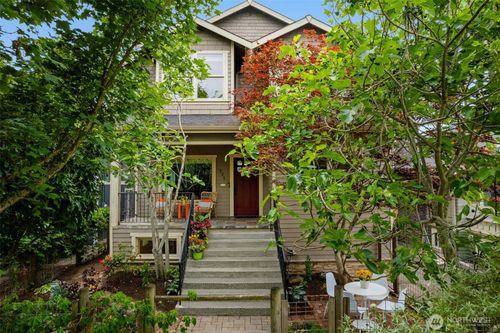 525 27th Ave, Seattle, WA, 98122-6133 | Card Image