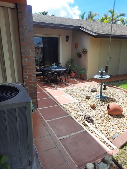1-1325 Nw 28 Street, Miami, FL, 33142 | Card Image