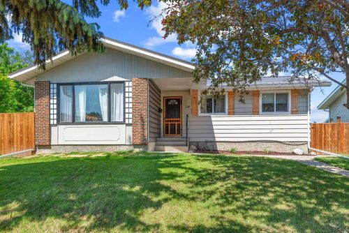 34 Pennington Cres, Red Deer, AB, T4P1L3 | Card Image