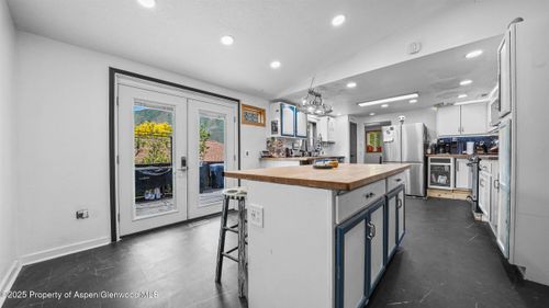 261 Comanchero Trl, New Castle, CO, 81647-9728 | Card Image