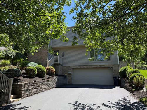 135 Vanderbilt Dr, Pittsburgh, PA, 15243-1322 | Card Image