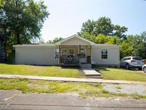1611 Bolser St, Trenton, MO, 64683-1208 | Card Image