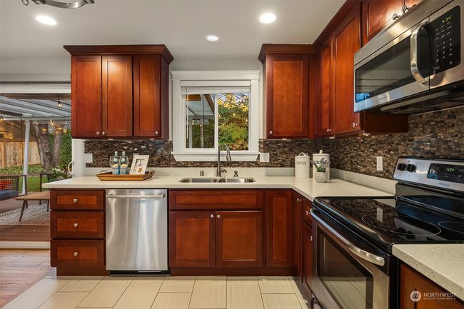 828 2 Nd Ave, House other with 3 bedrooms, 2 bathrooms and 1 parking in Kirkland WA | Image 12