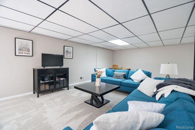 40-web-or-mls-4096 Villager Dr-40.jpg | Image 35