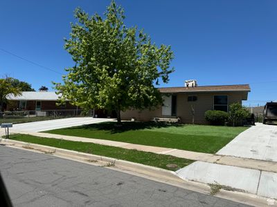 View of front of property with a front yard | Image 1