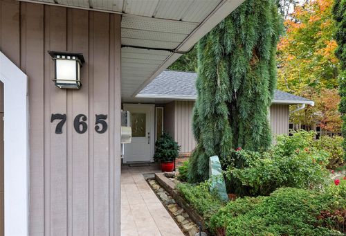 765 Nicolls Dr, French Creek, BC, V9P1X4 | Card Image