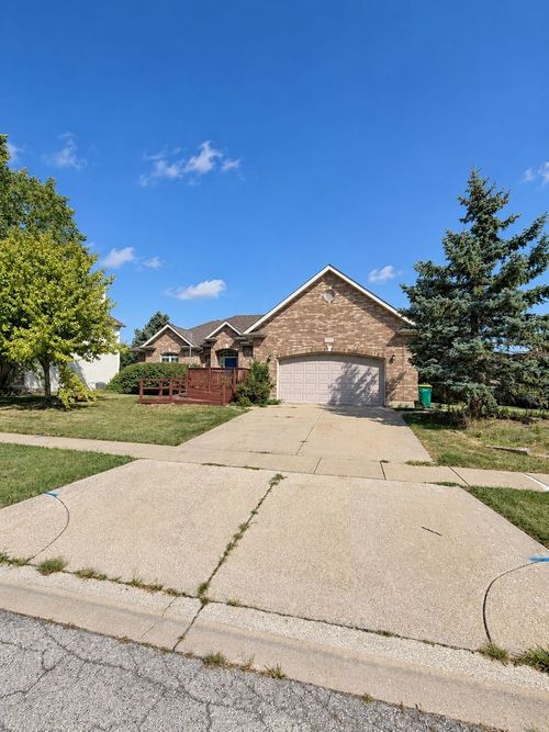 635 Nathan Lattin Ln, Sycamore, IL, 60178-8767 | Card Image