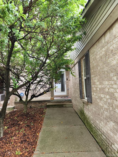 1725 Heron Cir, Canton, MI, 48187-3771 | Card Image