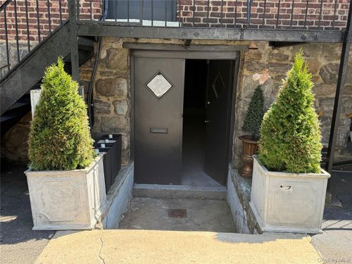 202 Sparks Ave, Pelham, NY, 10803-1842 | Card Image