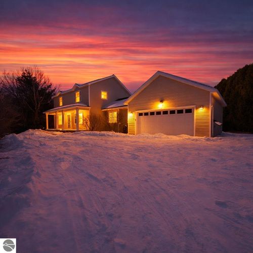 834 Shamrock Ln, Traverse City, MI, 49696-8758 | Card Image
