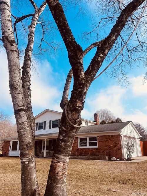 29928 Fox Grove Rd, Farmington Hills, MI, 48334-1959 | Card Image