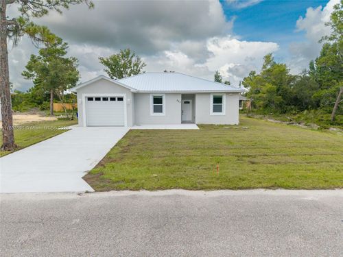 323 Garfield Ave Ne, LAKE PLACID, FL, 33852-6070 | Card Image