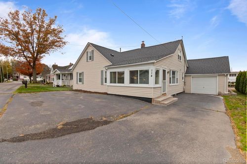 114 Interlochen Dr, Algonac, MI, 48001-1367 | Card Image