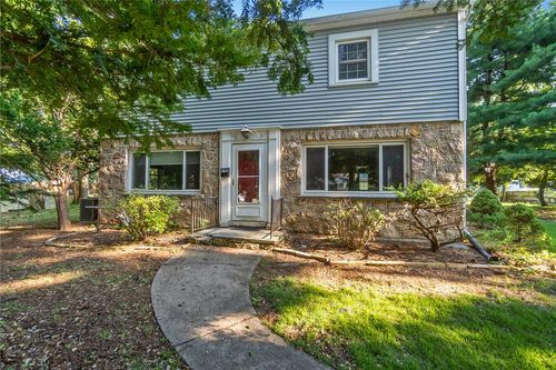 198 Pershing Blvd, Whitehall, PA, 18052-6712 | Card Image