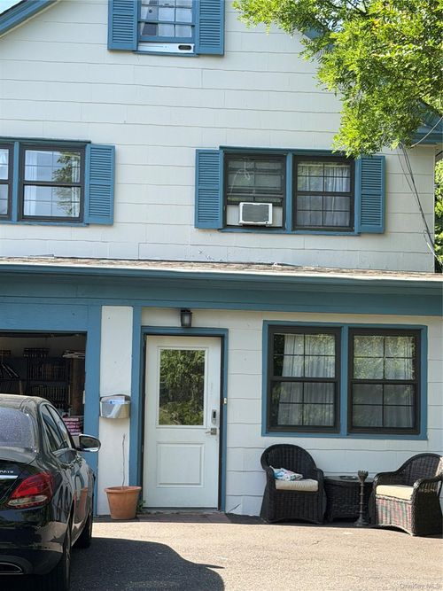 9 Fairview Ave, Great Neck, NY, 11023-1462 | Card Image
