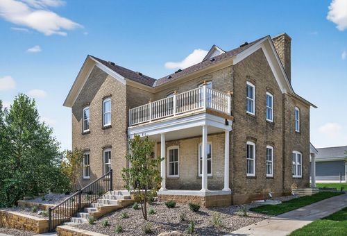 211 N Walnut St, Chaska, MN, 55318-2043 | Card Image