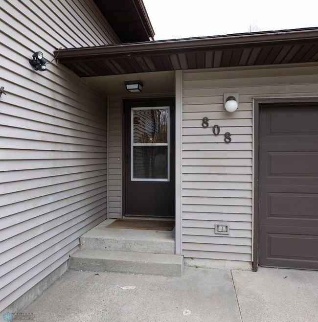 Front Entry | Image 4