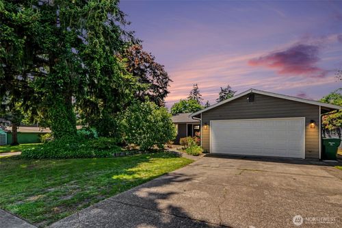 28605 30th Ave S, Federal Way, WA, 98003-3345 | Card Image