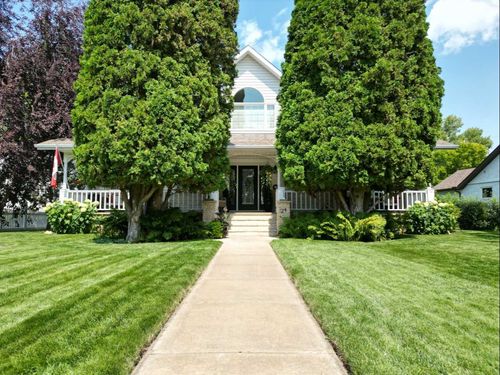 24 Evergreen Park Close W, Brooks, AB, T1R0A9 | Card Image