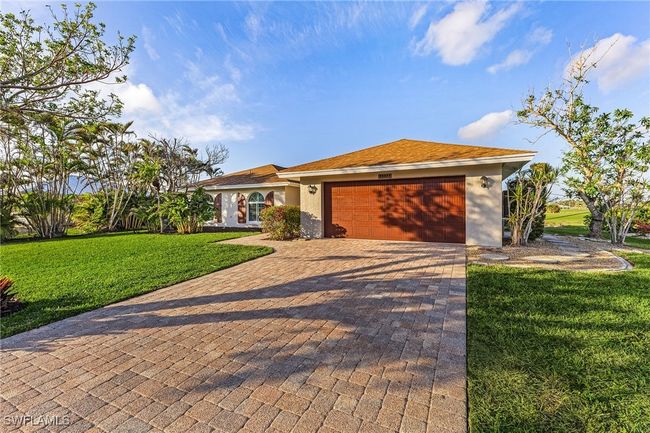 Double Garage/Driveway | Image 30