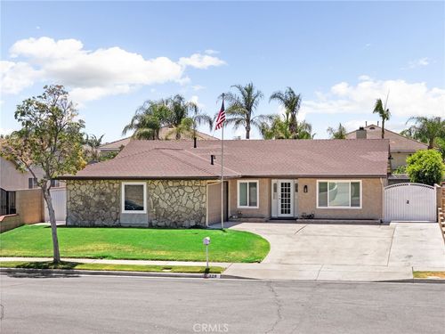 326 E Blue Jay Way, Ontario, CA, 91761-5906 | Card Image