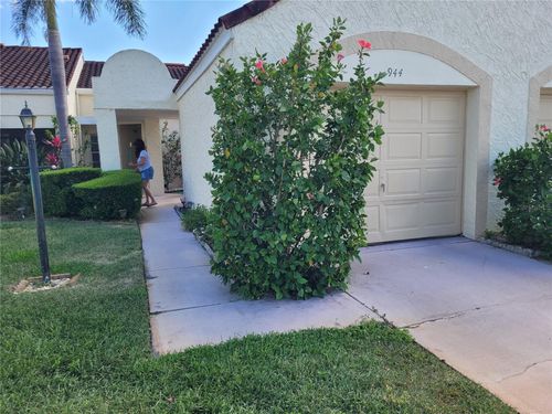 944 Madrid Dr, PALM HARBOR, FL, 34684-2835 | Card Image