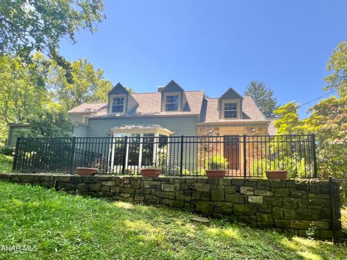 4022 Ridge Ave, Altoona, PA, 16602-2940 | Card Image