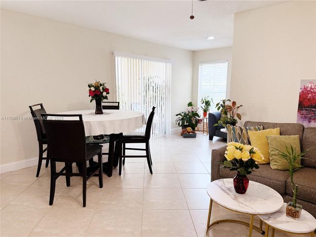 APT-1111 - 805 Riverside Dr, Condo with 2 bedrooms, 2 bathrooms and null parking in Coral Springs FL | Image 4