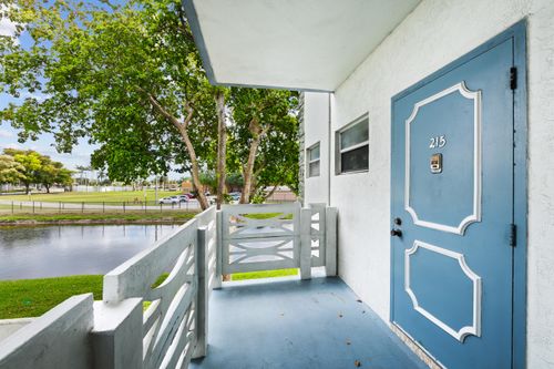215-4050 Nw 42nd Ave, Lauderdale Lakes, FL, 33319-4806 | Card Image
