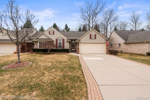 6-5776 Woodview Dr, Sterling Heights, MI, 48314-2068 | Card Image