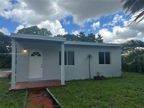 1027-1027 E 20th St, Hialeah, FL, 33013-4317 | Card Image