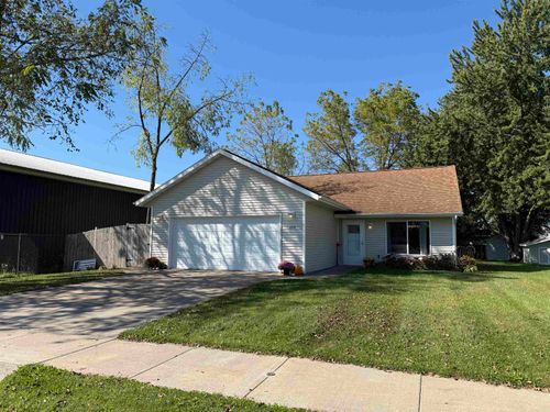 1517 Lincoln Ave, Tomah, WI, 54660-2415 | Card Image
