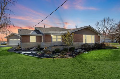 1271 E 500 North Rd, Cissna Park, IL, 60924-8874 | Card Image