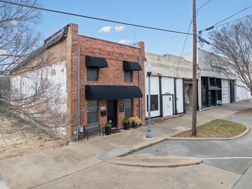 211 N Main St, Bonham, TX, 75418-4318 | Card Image