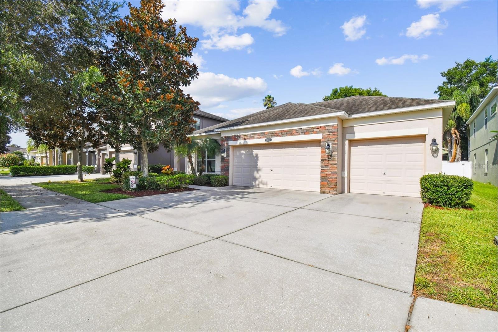 Misty Valley Dr, Brandon, FL 33510
