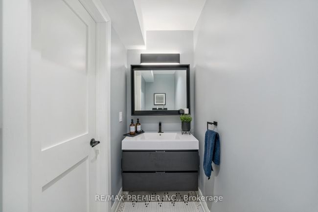 122 Robert Hicks Dr, House attached with 6 bedrooms, 5 bathrooms and 2 parking in North York ON | Image 12