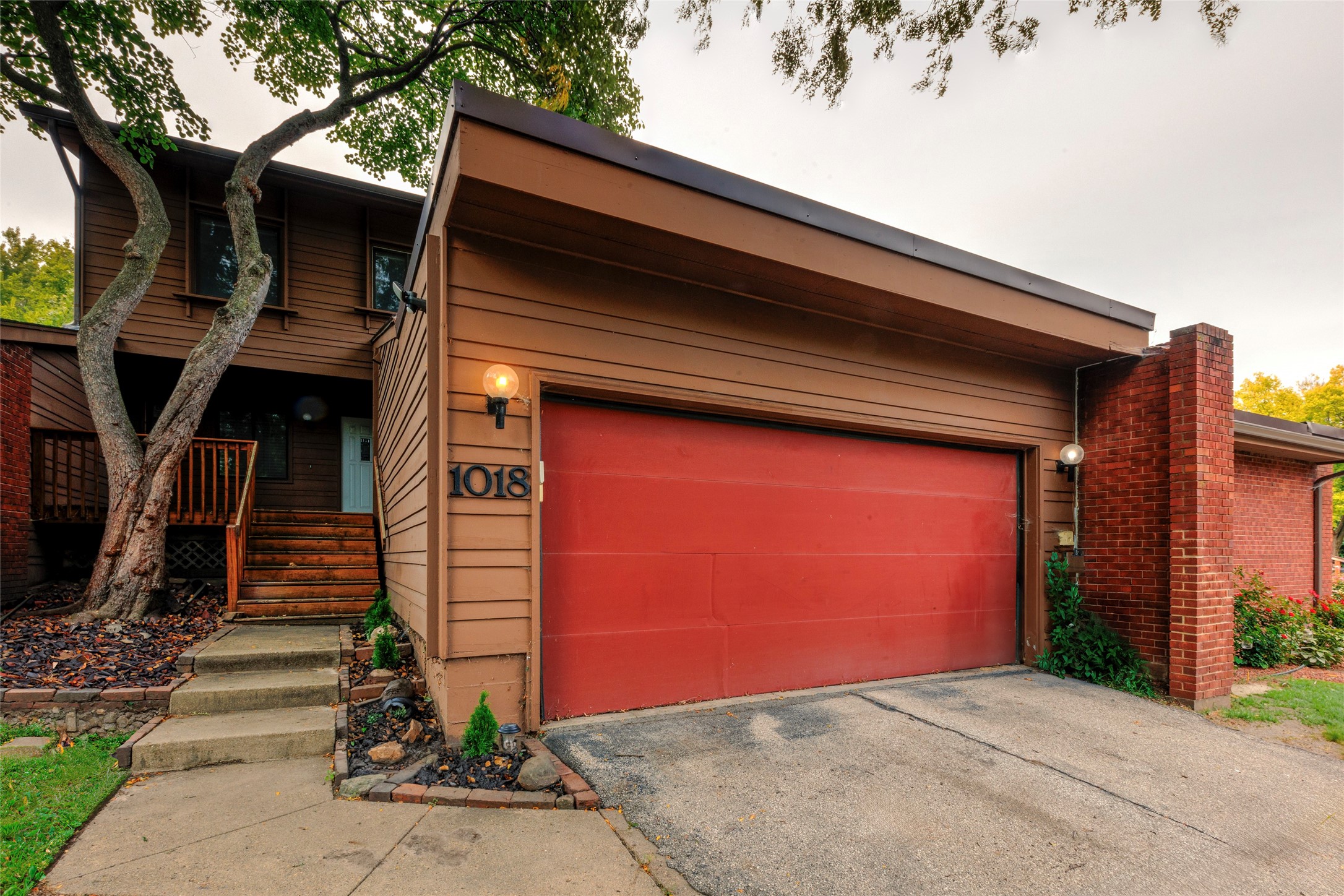 Woodland Park Dr, West Des Moines, IA 50266