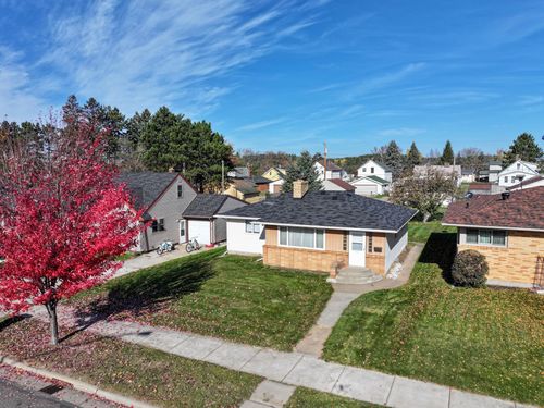 512 6th St Sw, Chisholm, MN, 55719-1936 | Card Image