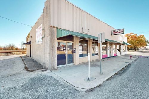 710 E California St, Gainesville, TX, 76240-4106 | Card Image