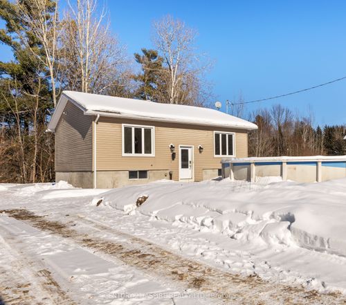 84 Sandy Beach Rd, Pembroke, ON, K8A6W8 | Card Image