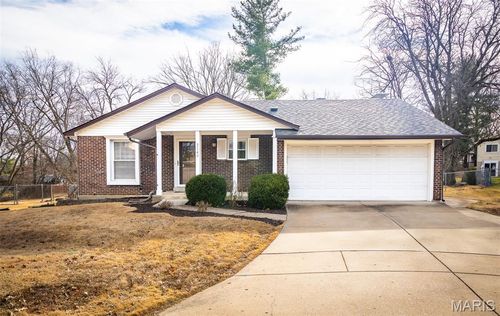 2340 Charter Wood Ct, Maryland Heights, MO, 63043-1405 | Card Image